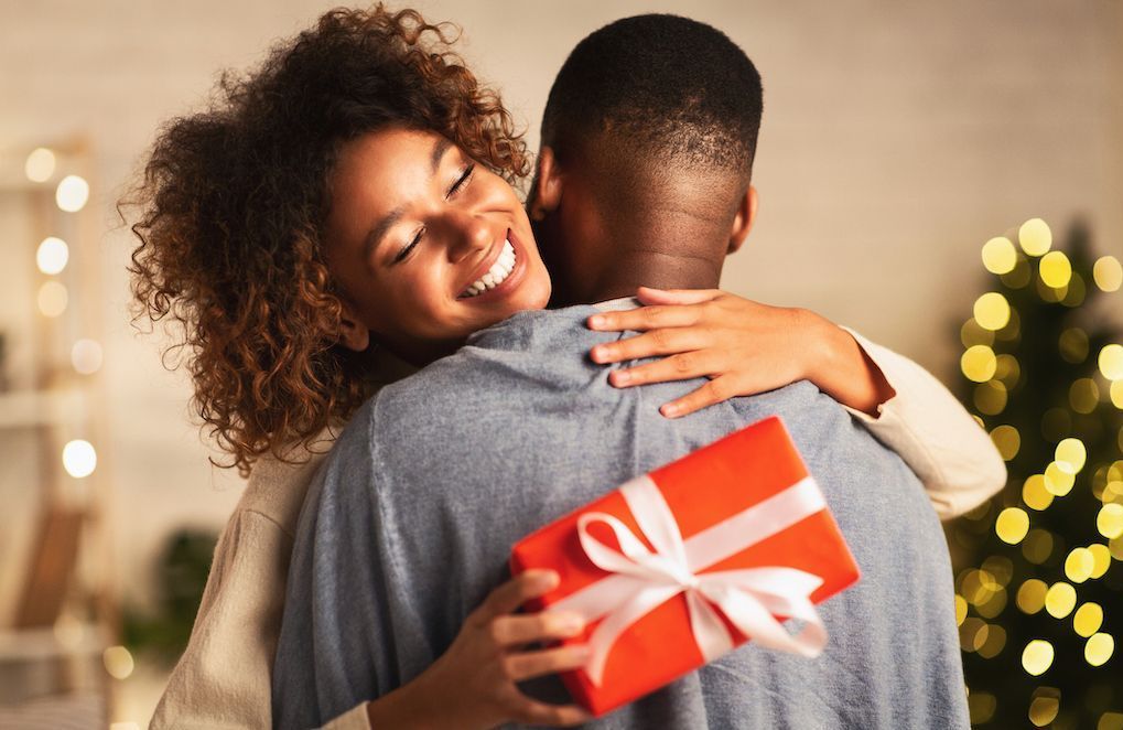 Top 10 des cadeaux romantiques pour faire fondre le cœur de votre moitié