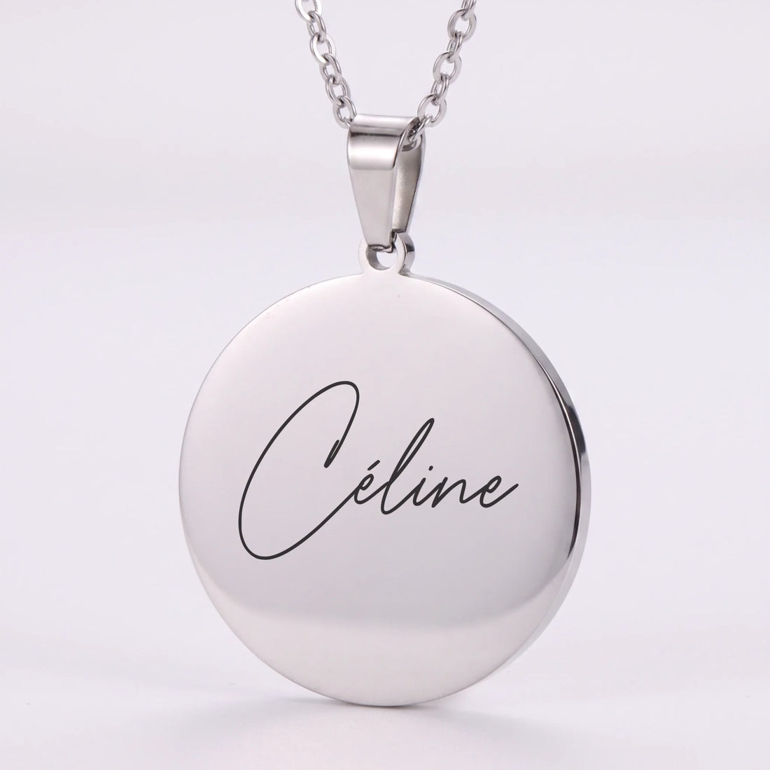 Collier gravé prénom personnalisé, pendentif rond finition argentée en acier inoxydable