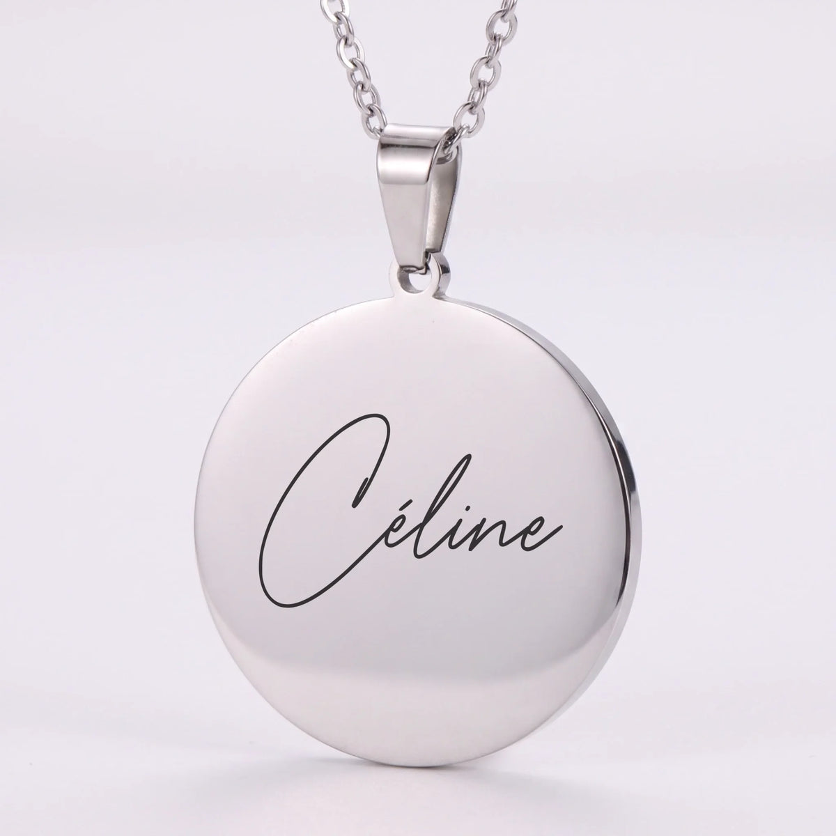 Collier gravé prénom personnalisé, pendentif rond finition argentée en acier inoxydable