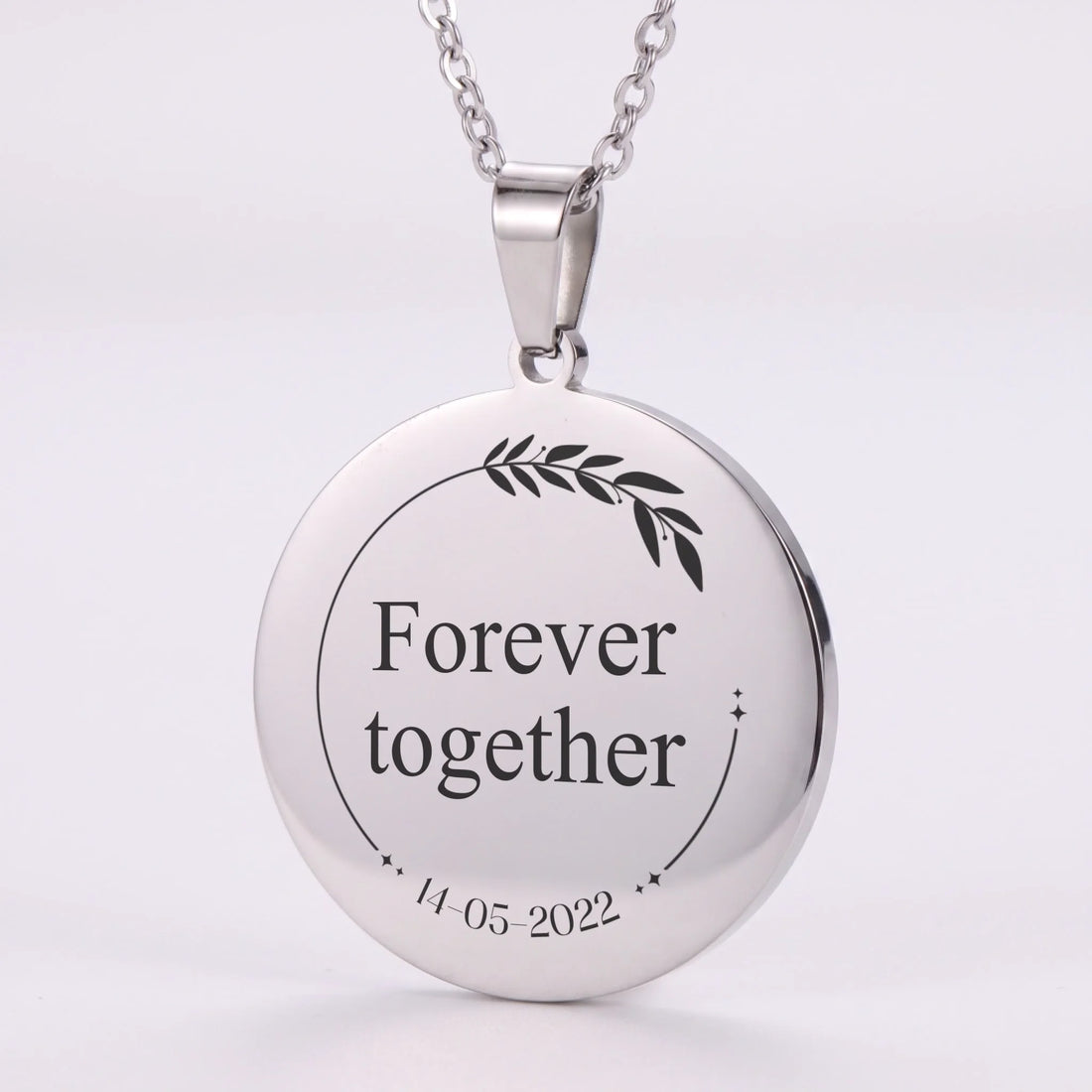 Collier gravé phrase et date personnalisées, pendentif rond finition argentée en acier inoxydable