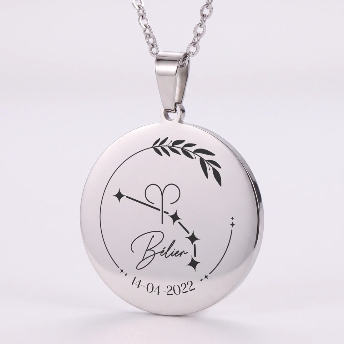 Collier signe astrologique gravé avec date, pendentif rond finition argentée en acier inoxydable